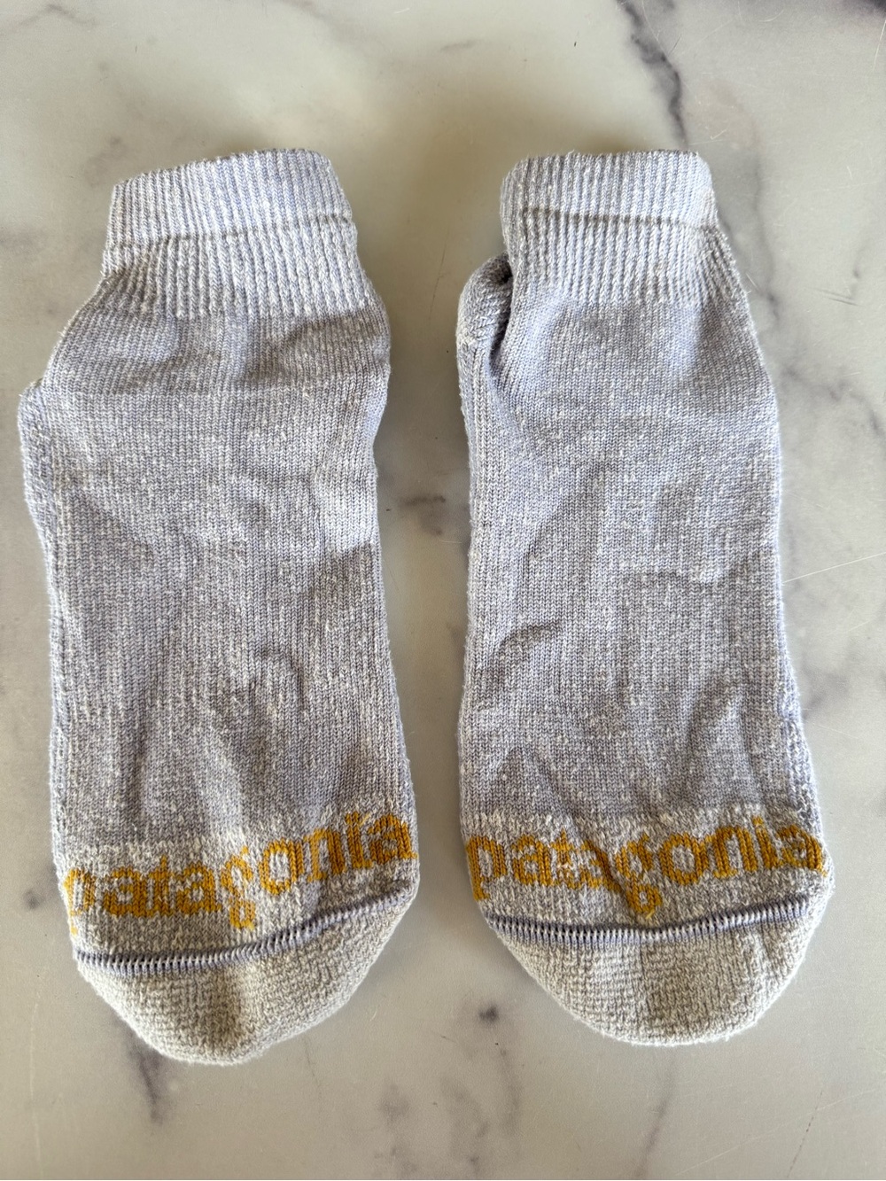 Patagonia Men’s Low-Cut Athletic Socks — Light Gray with Gold Logo hiking
